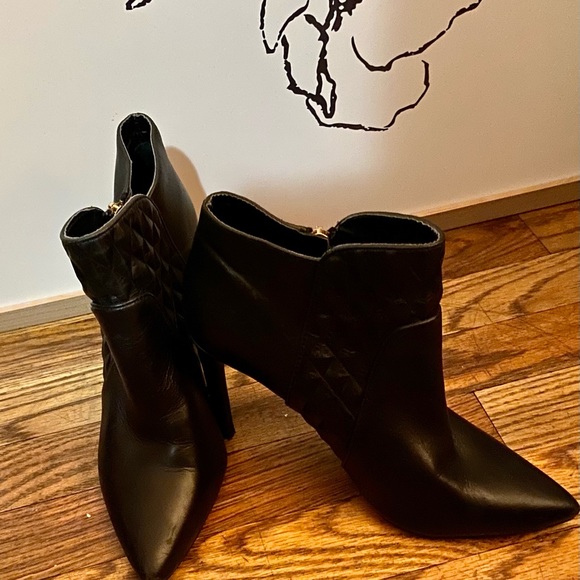 Bebe - Picture 2 of 2